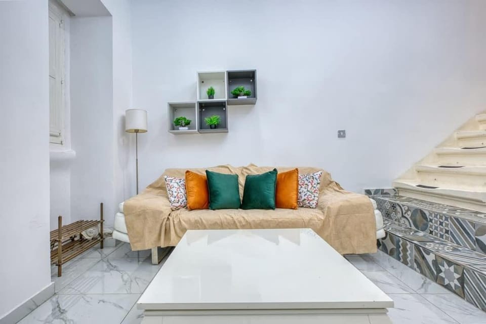 Lovely Holiday Home with Terrace in Ta Xbiex House in Malta