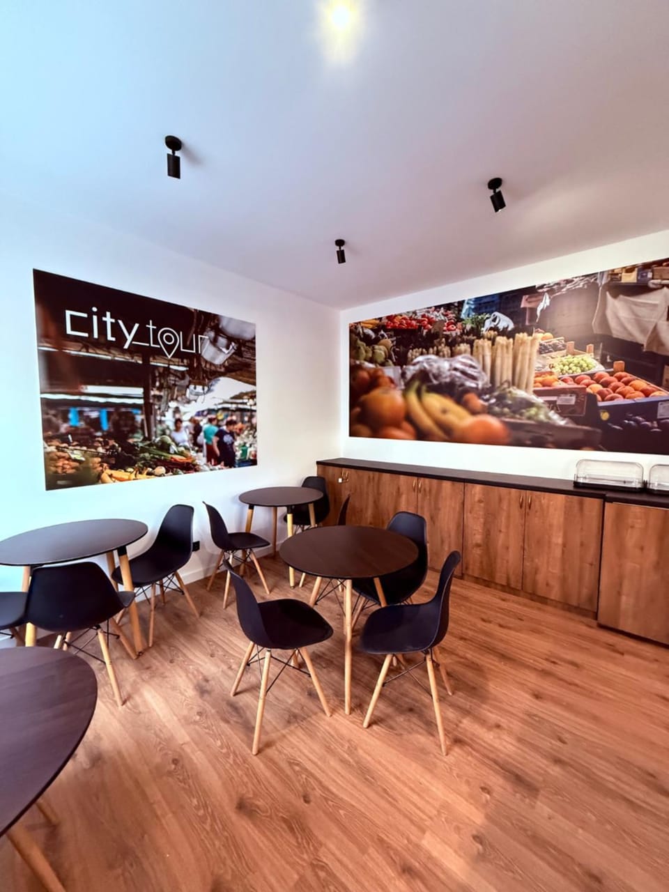 Seating area, kitchen