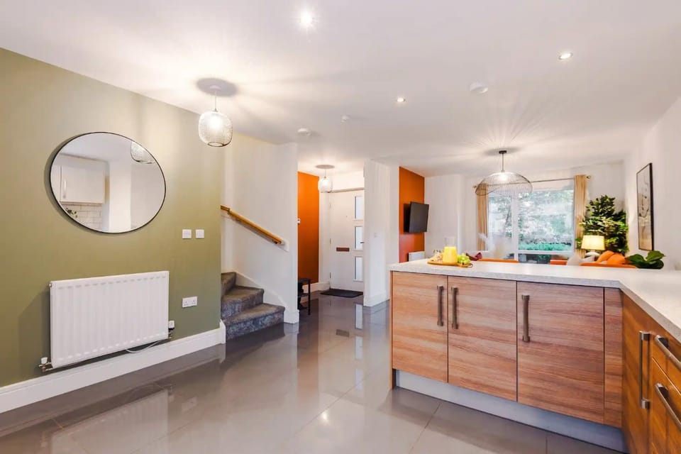 3BDR Terracotta House with Free Parking and Garden House in Stoke-on-Trent