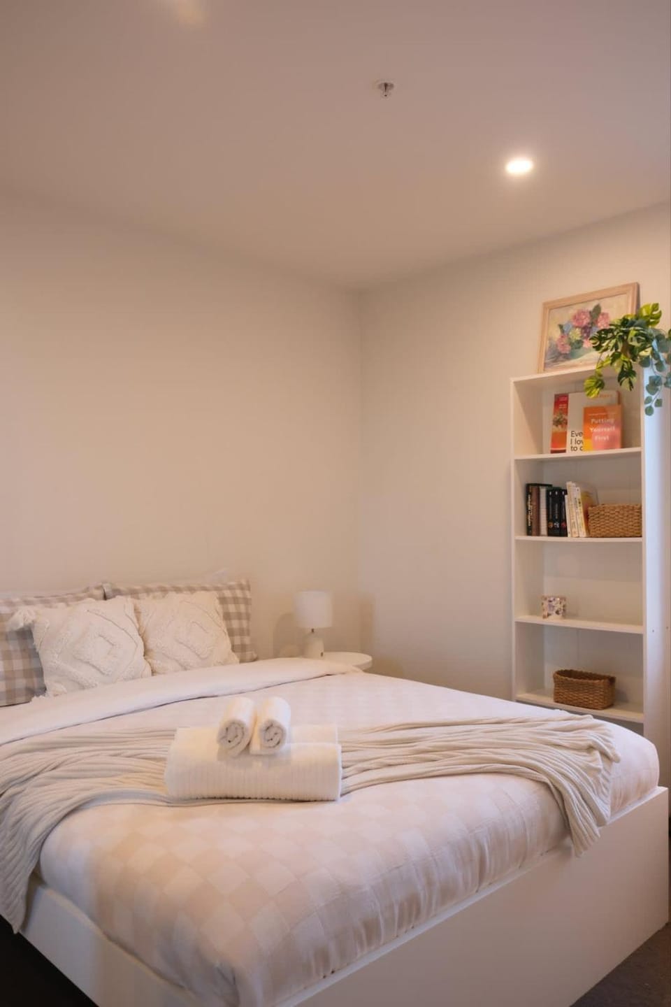 Executive Stay Quiet 2BR 2BA Study Tram at Door Secure Parking Apartment in Melbourne