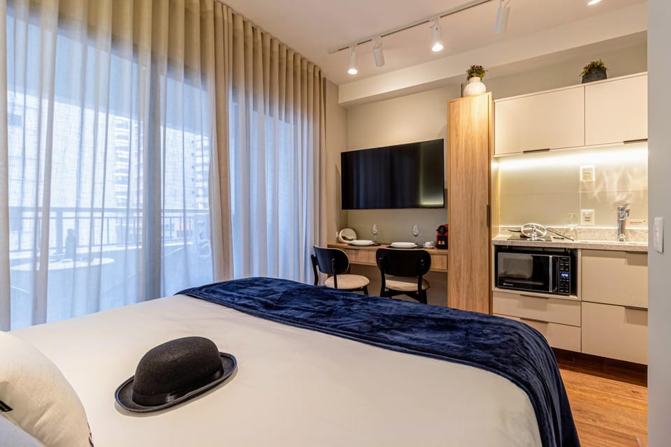 Bed, Day, TV and multimedia, Balcony/Terrace, Kitchen or kitchenette, Photo of the whole room, Dining area, Bedroom, stove