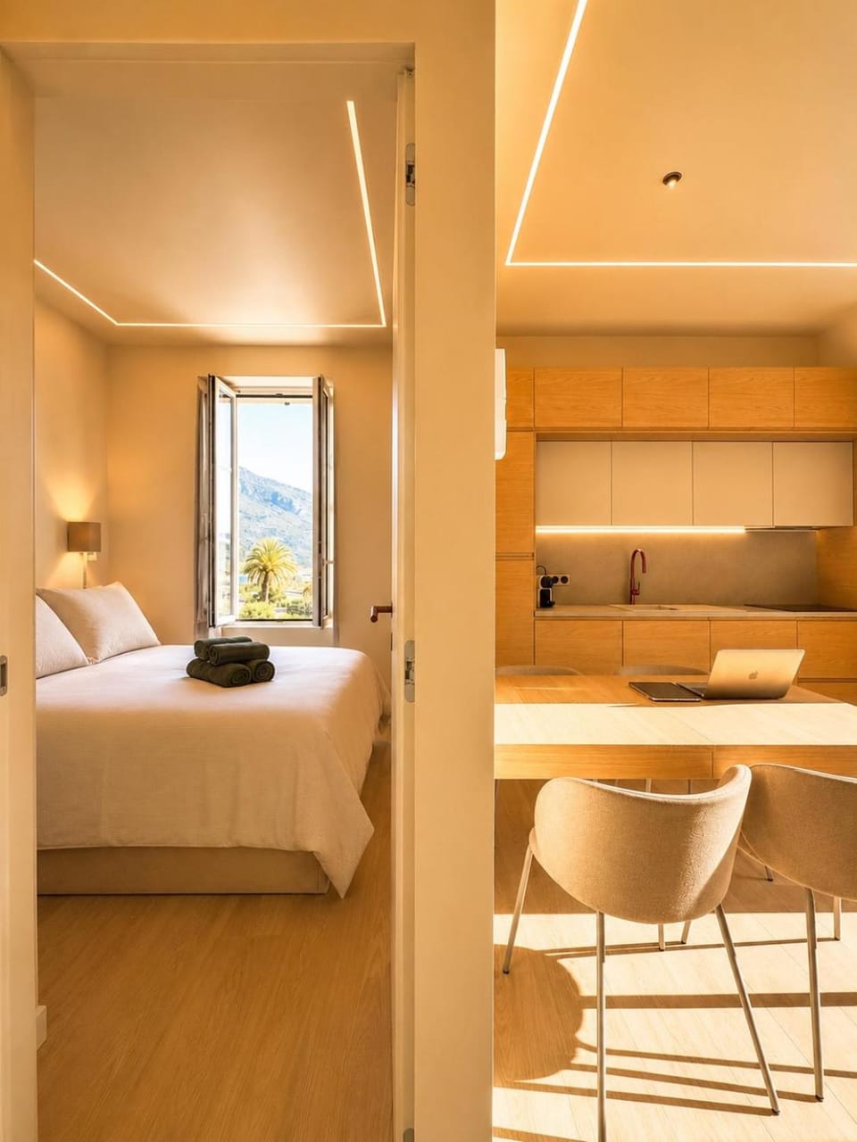 MONACO - MENTON - SEA VIEW - FULL CLIM - 2 BEDROOMS - PREMIUM LOCATION - LUXURY RENOVATED - PARKING - BALCONY - BEAcH and SUN Apartment in Menton