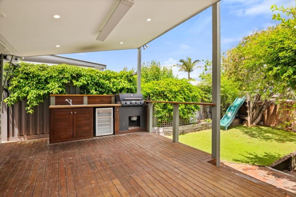 Renovated Victorian Home with Garden, Brunswick House in Melbourne