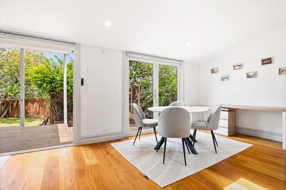 Renovated Victorian Home with Garden, Brunswick House in Melbourne
