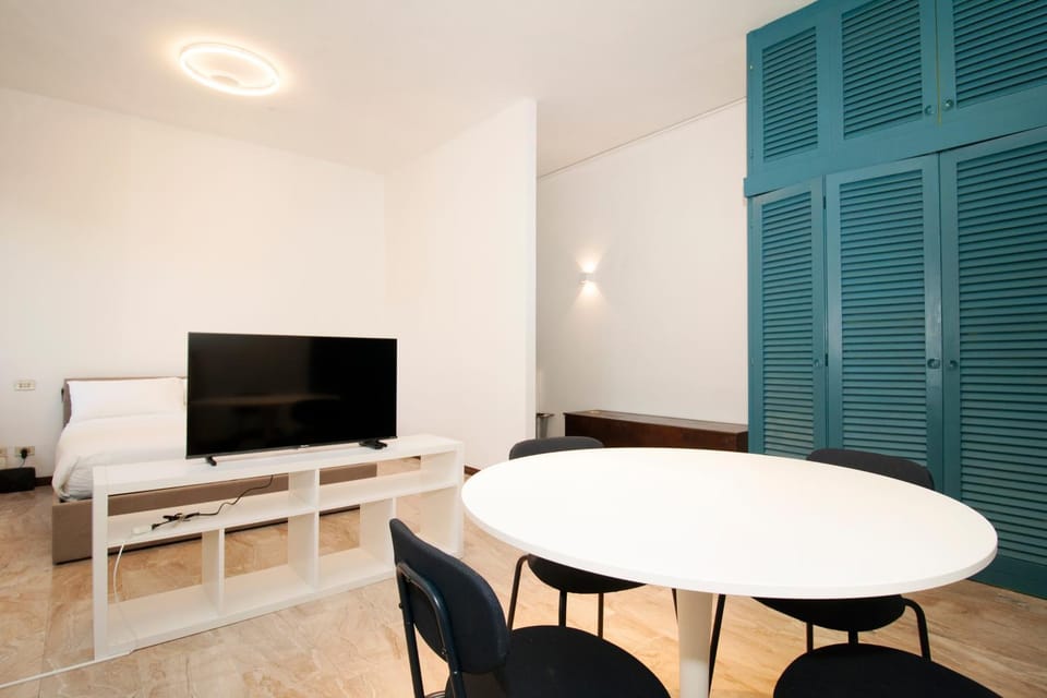 Living room, Photo of the whole room, Dining area