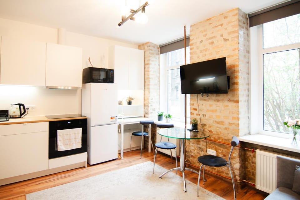 TV and multimedia, Coffee/tea facilities, Kitchen or kitchenette, Dining area, oven, stove