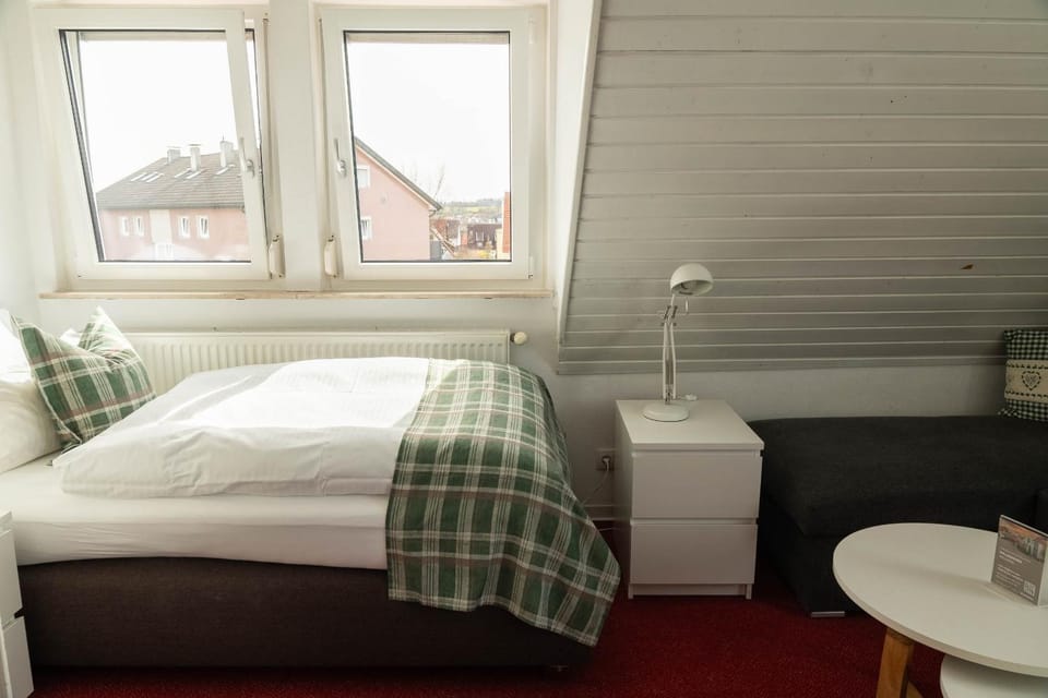 Bed, Guests