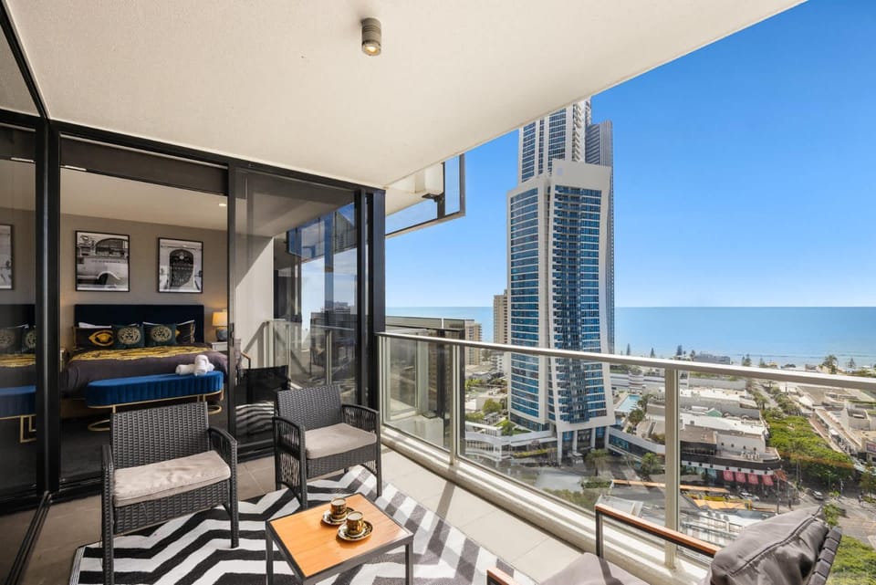 Day, Natural landscape, View (from property/room), Balcony/Terrace, Photo of the whole room, Seating area, City view, Sea view