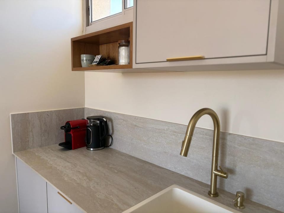 Coffee/tea facilities, kitchen