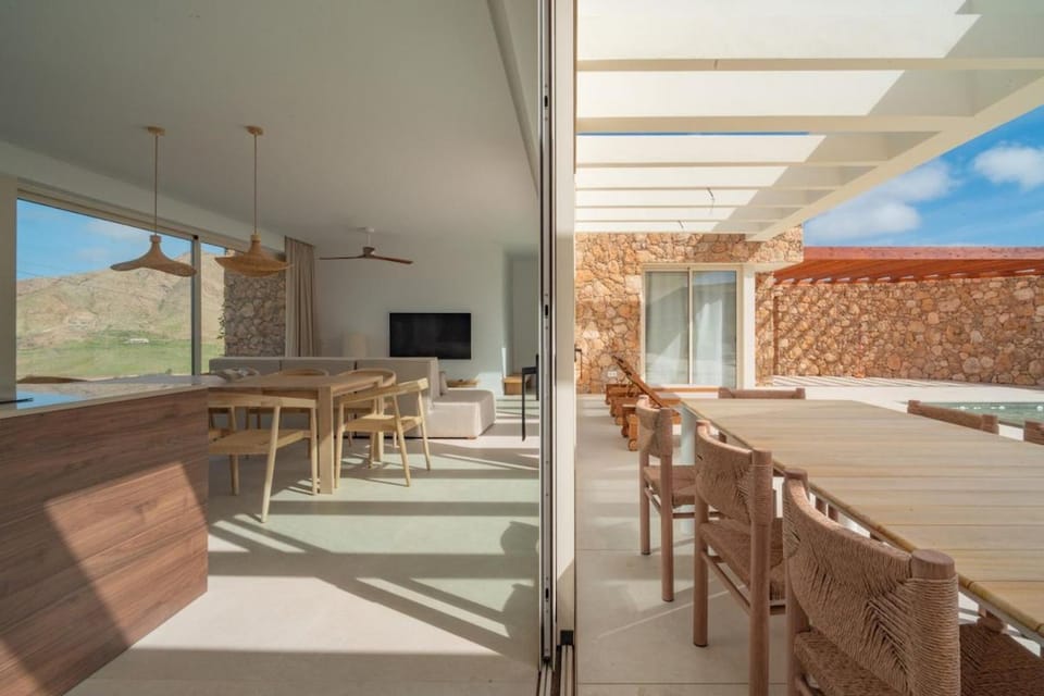 Balcony/Terrace, Seating area, Pool view