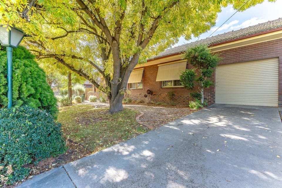 Great for groups, sleeps 11, pet friendly, CBD 4km House in Bendigo