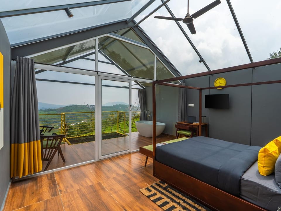 Bed, Day, Natural landscape, View (from property/room), Balcony/Terrace, Photo of the whole room, Seating area, Bedroom, Mountain view