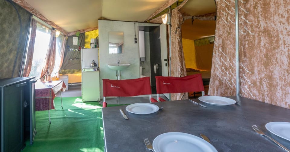 Bathroom, Dining area