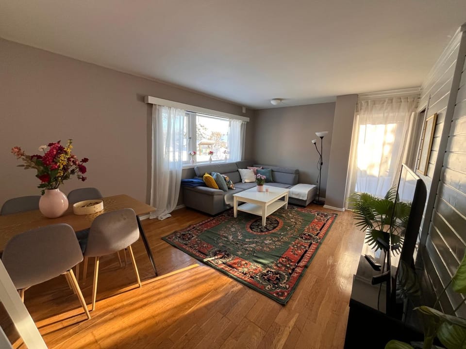 TV and multimedia, Living room, Dining area