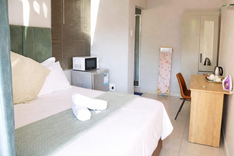 Shower, Bed, Bathroom, Bedroom, microwave, towels, wardrobe