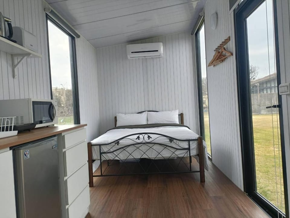 Bed, Bedroom, air conditioner