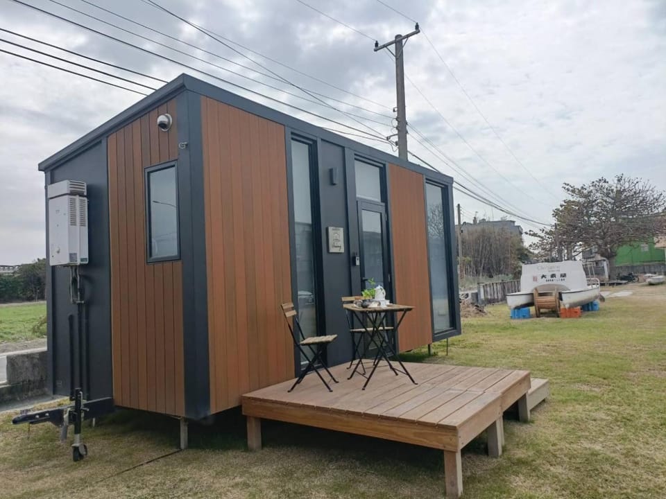 Property building, Patio, Day