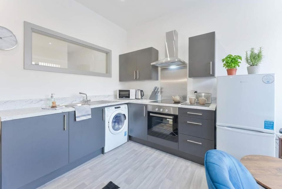 Modern 1 Bed Budget Apartment in Dudley with Wifi Apartment in Stourbridge
