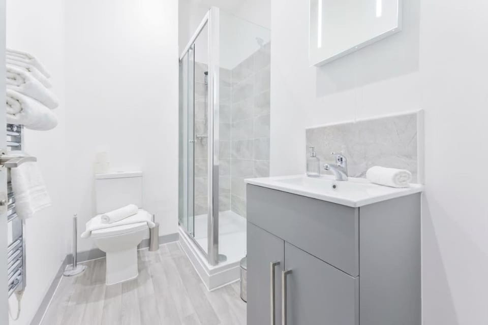 Modern 1 Bed Budget Apartment in Dudley with Wifi Apartment in Stourbridge