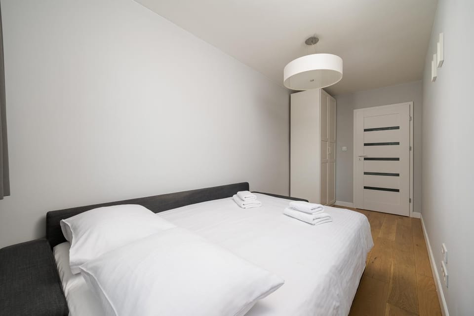 Bedroom, towels