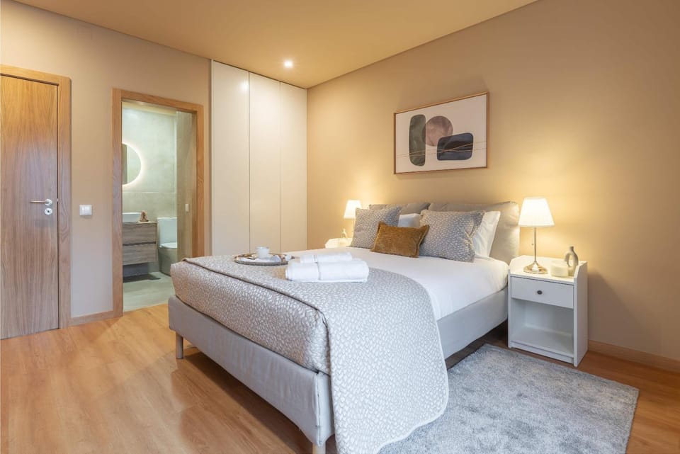 Bed, TV and multimedia, Bedroom, towels, wardrobe