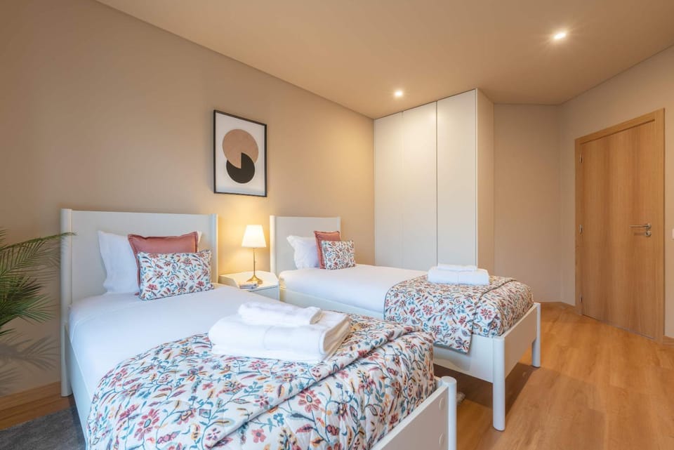 Bed, Bedroom, towels, wardrobe