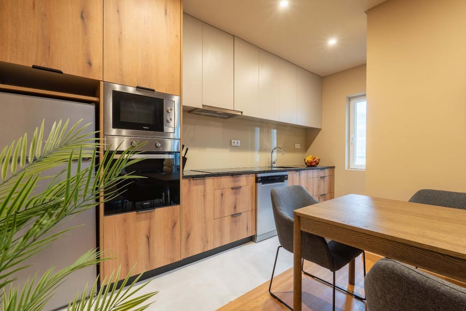 Kitchen or kitchenette, Dining area, dishwasher, oven, pet friendly, stove