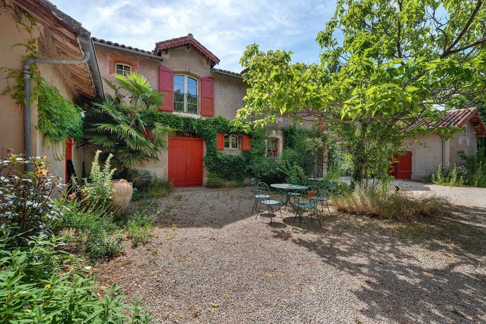 Le Loft Du Chant Du Buc Apartment in Occitanie