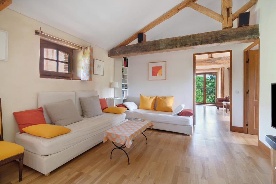 Le Loft Du Chant Du Buc Apartment in Occitanie