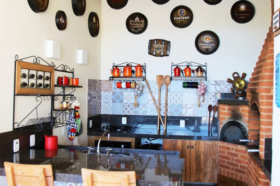 Kitchen or kitchenette, Lounge or bar