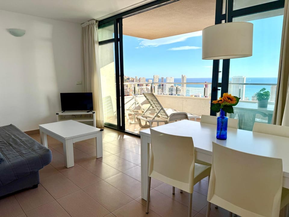 Communal lounge/ TV room, Balcony/Terrace, Living room, Dining area, Sea view