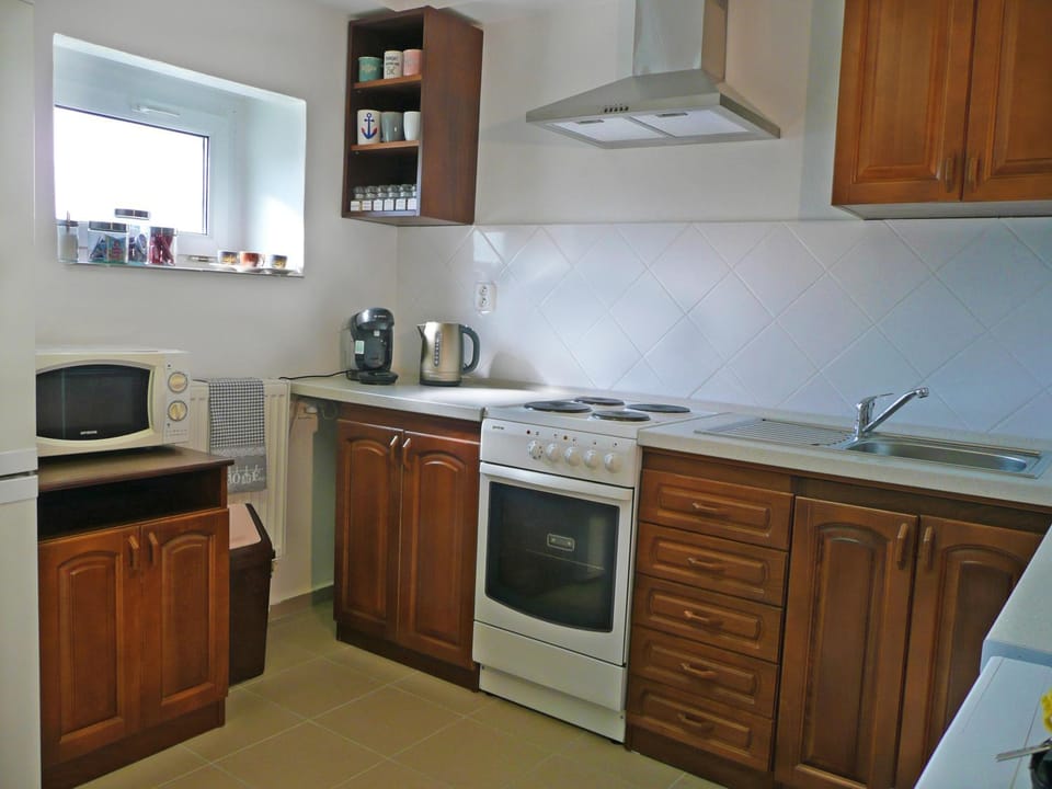 Kitchen or kitchenette, kitchen, kitchen
