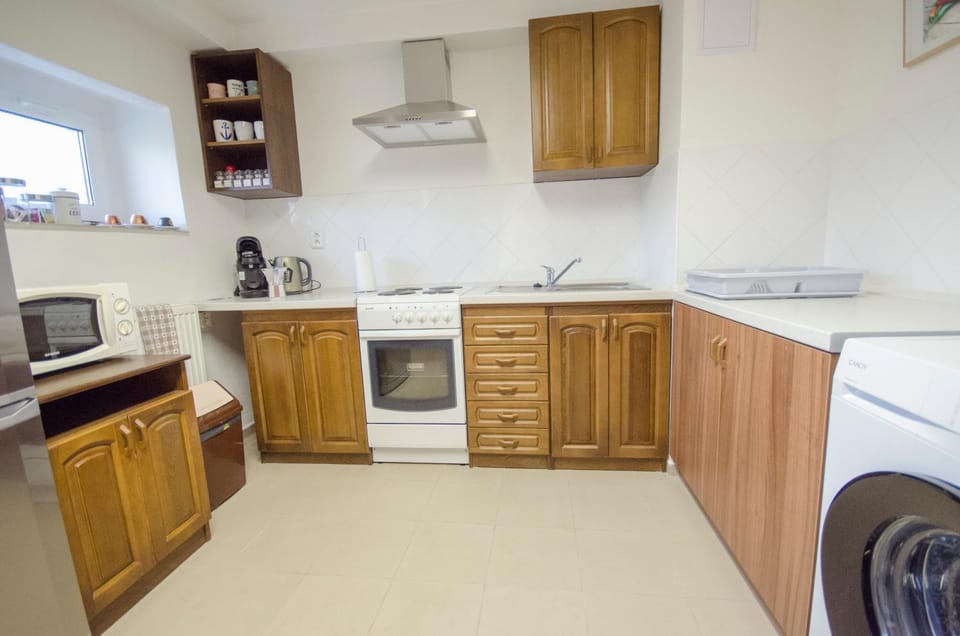 Kitchen or kitchenette, kitchen, kitchen