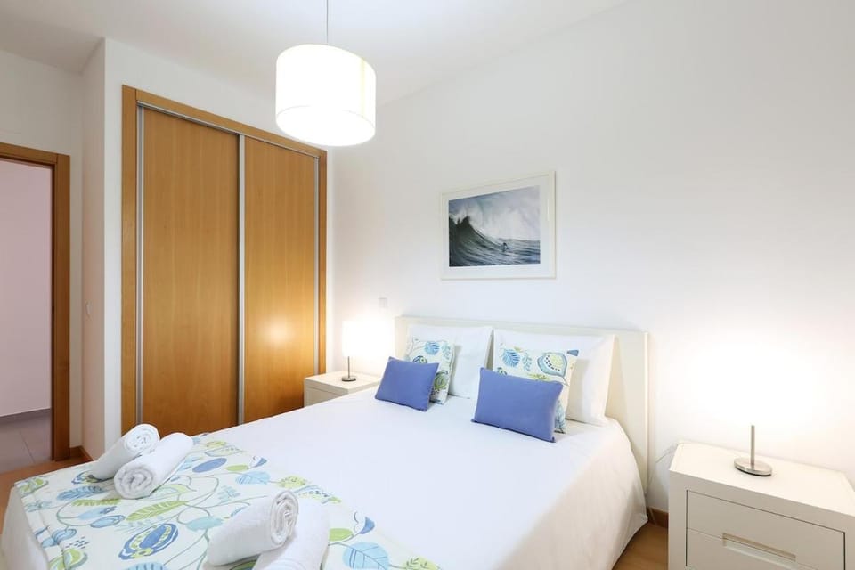 Light House with swimming pool Apartment in Nazaré