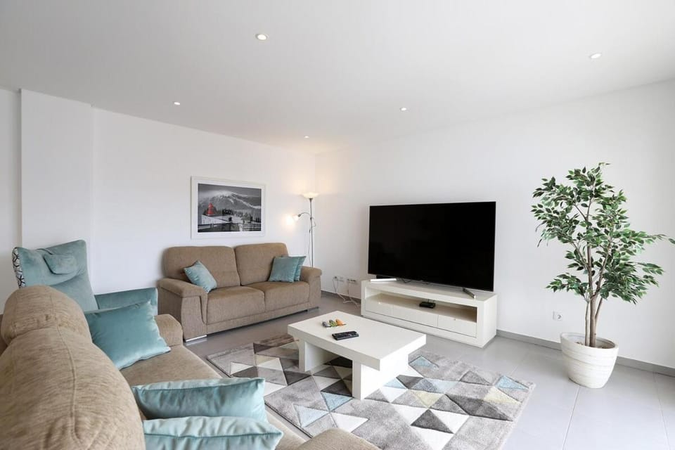 Light House with swimming pool Apartment in Nazaré