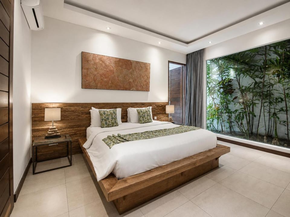 Luxury 3-Bedroom Villa with Pool Central Seminyak Villa in North Kuta
