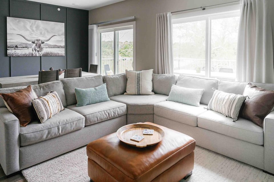 Luxury Condo on Guadalup River-5 Star Amenities-Walk to Gruene House in New Braunfels