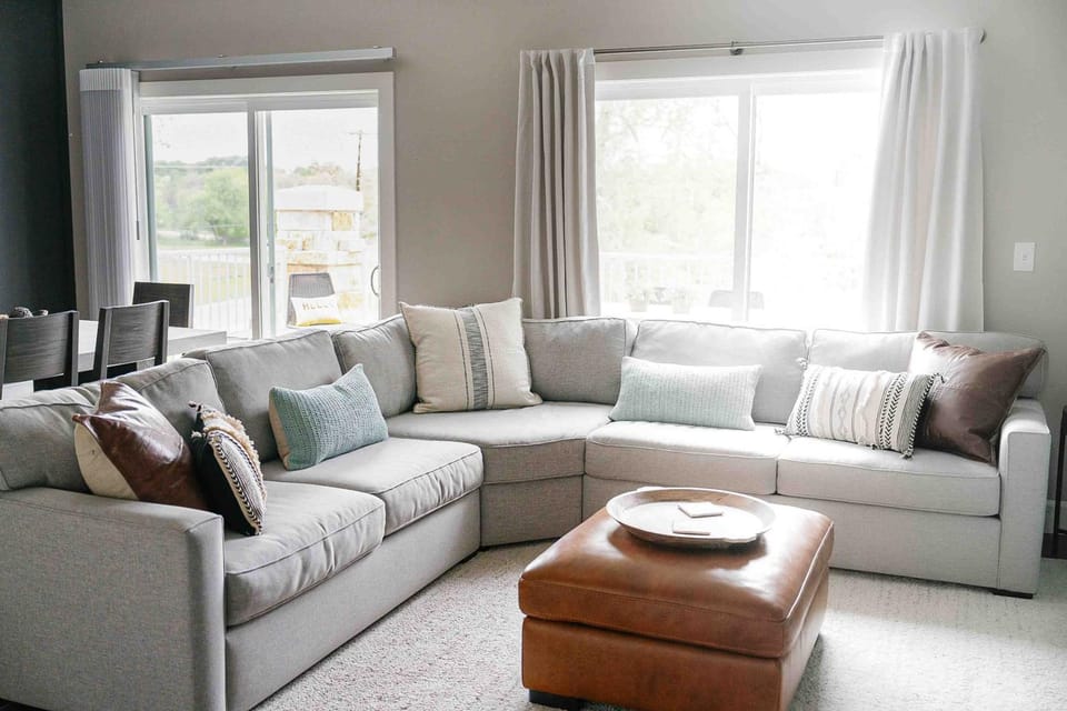 Luxury Condo on Guadalup River-5 Star Amenities-Walk to Gruene House in New Braunfels