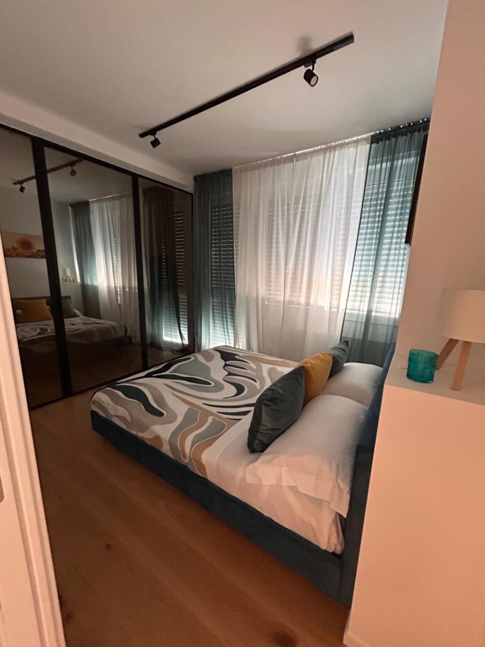 Photo of the whole room, Bedroom