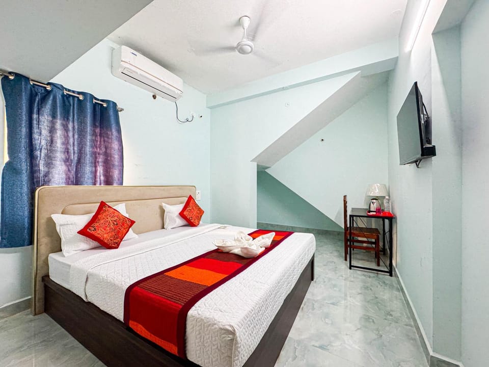 TV and multimedia, Photo of the whole room, Bedroom