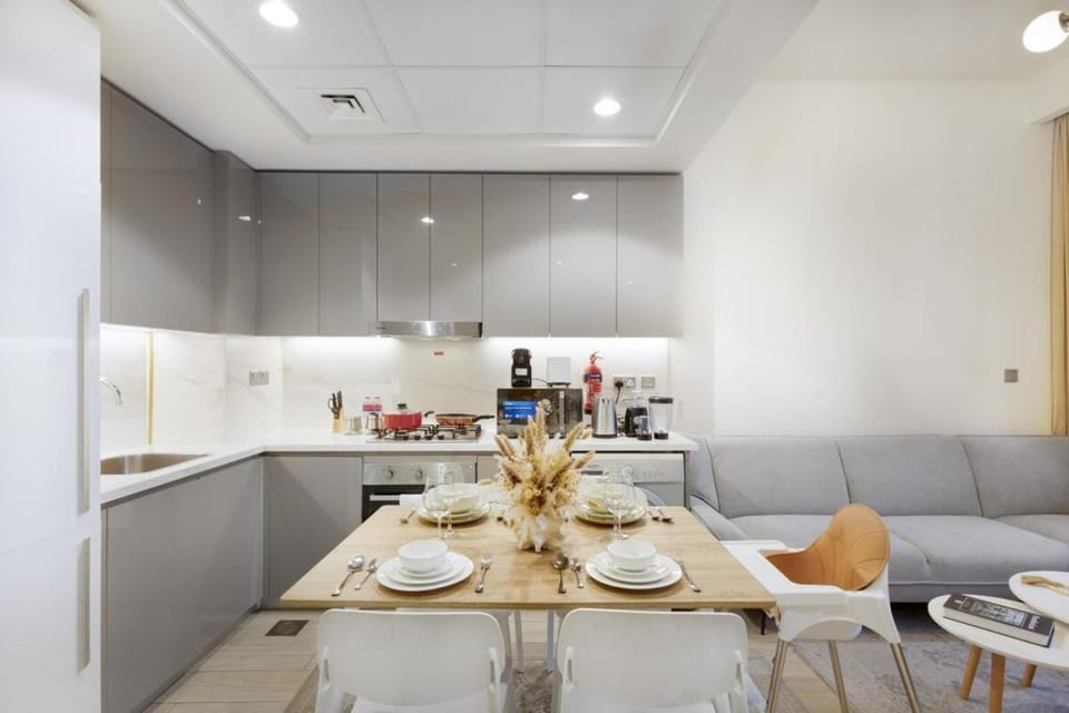 Dining area, kitchen