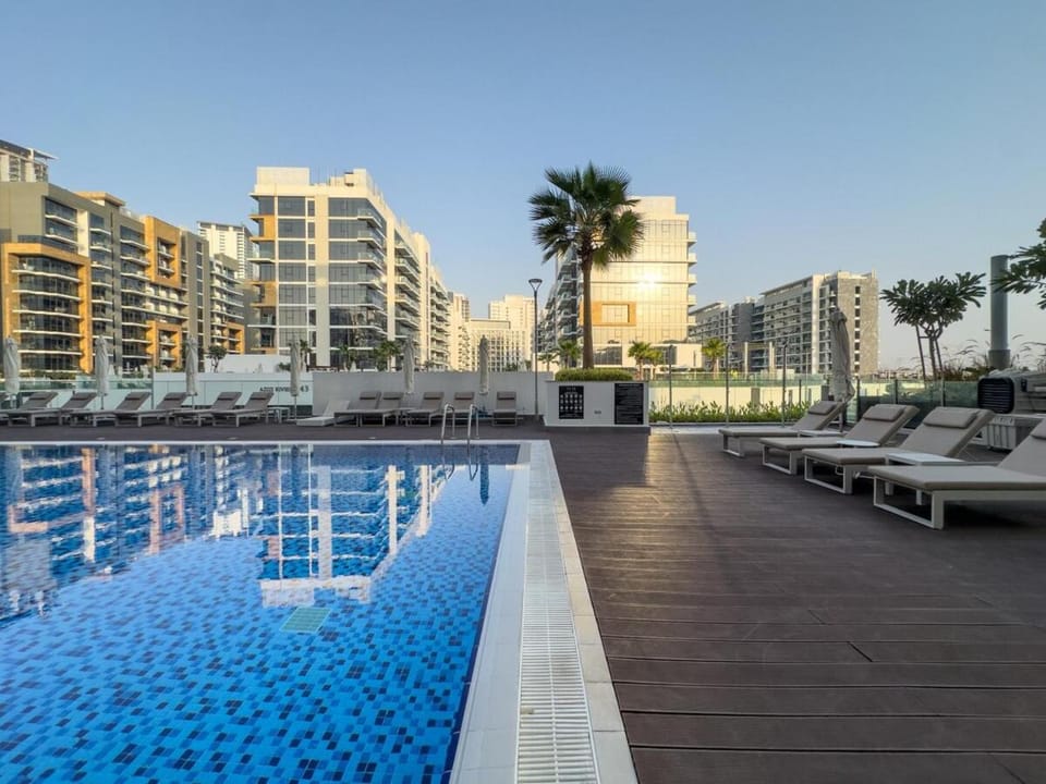 Swimming pool, sunbed