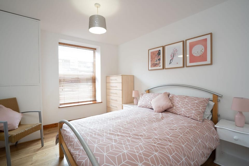 Bed, Decorative detail, Bedroom