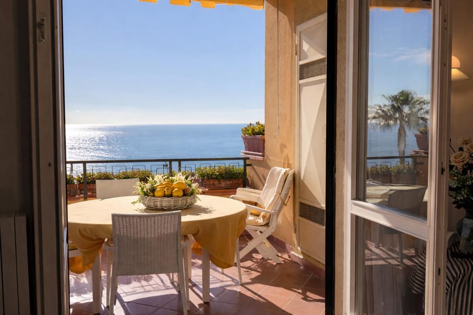 Patio, Day, Natural landscape, View (from property/room), Balcony/Terrace, Dining area, Sea view