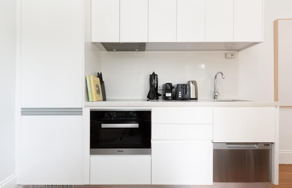 Chic Studio With Patio 20 min From CBD Apartment in Marrickville