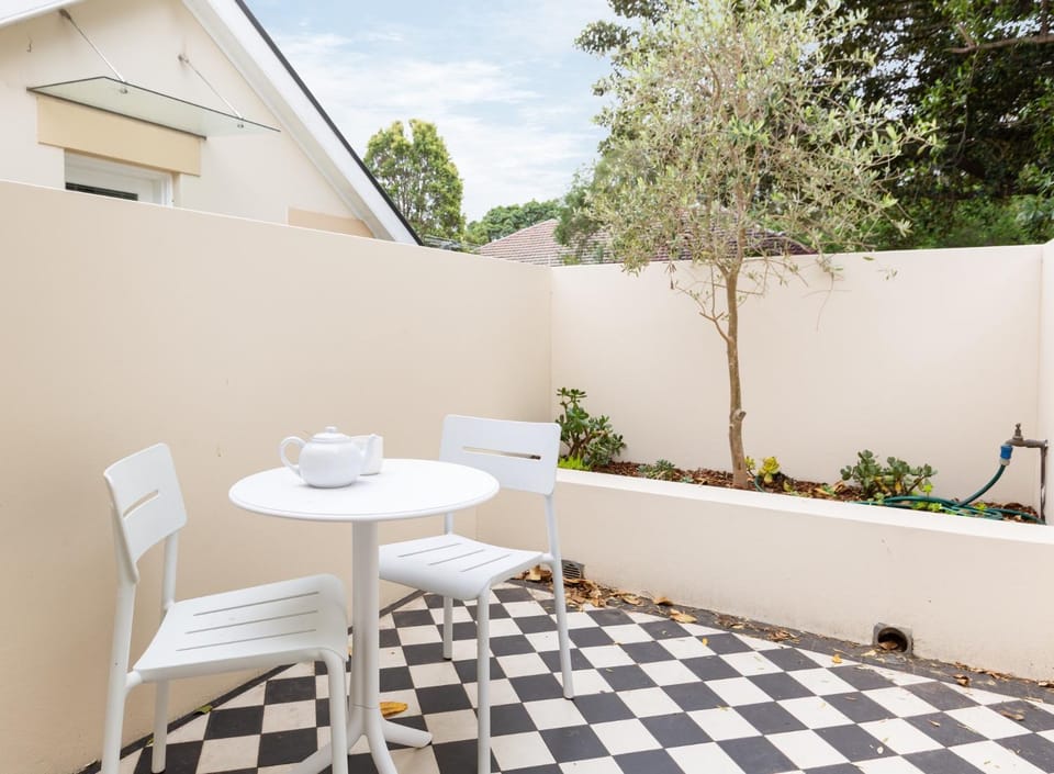 Chic Studio With Patio 20 min From CBD Apartment in Marrickville