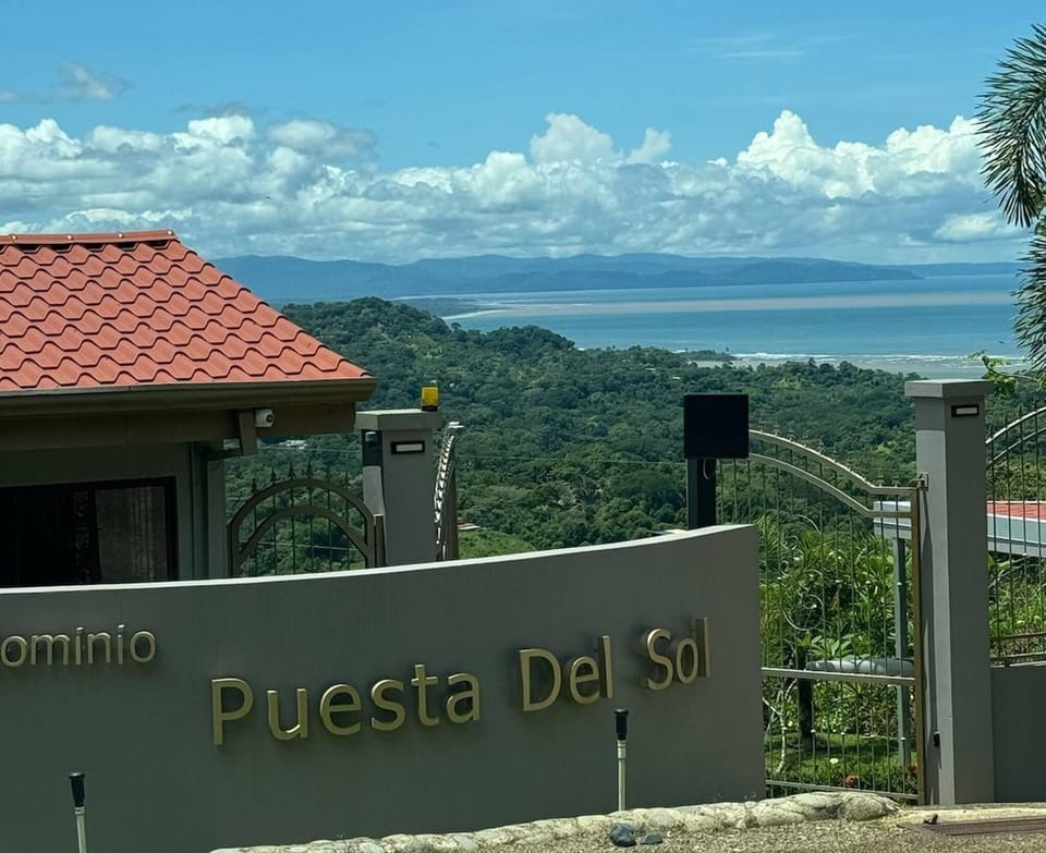 Casa Rio Tortuga - Colibri Bed and Breakfast in Bahía Ballena