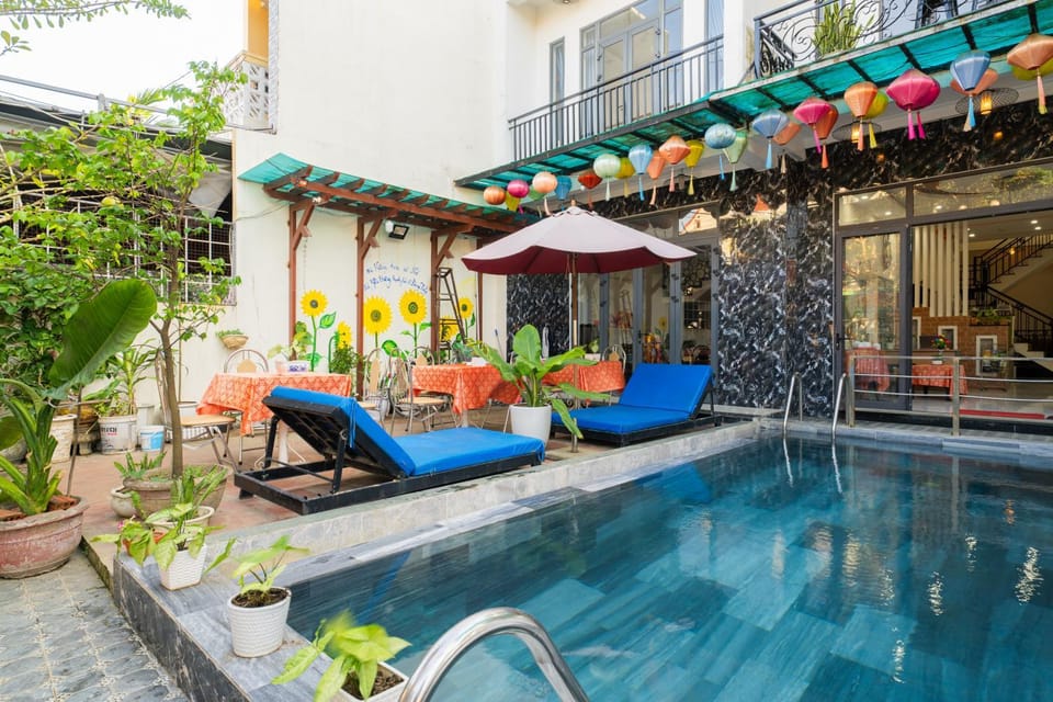 Swimming pool, sunbed, Internal: Not applicable to any particular room