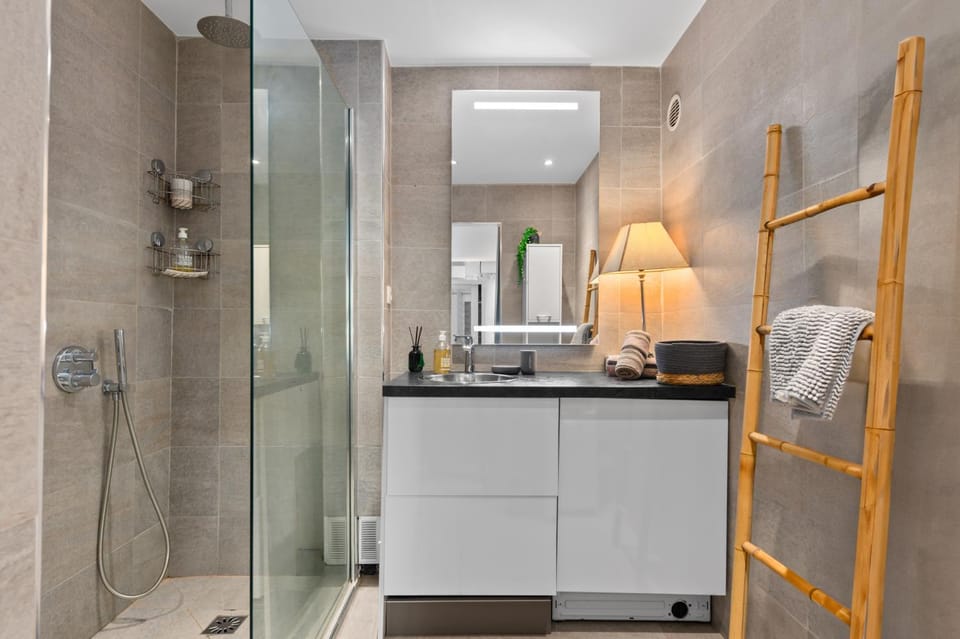 Shower, Bathroom, towels