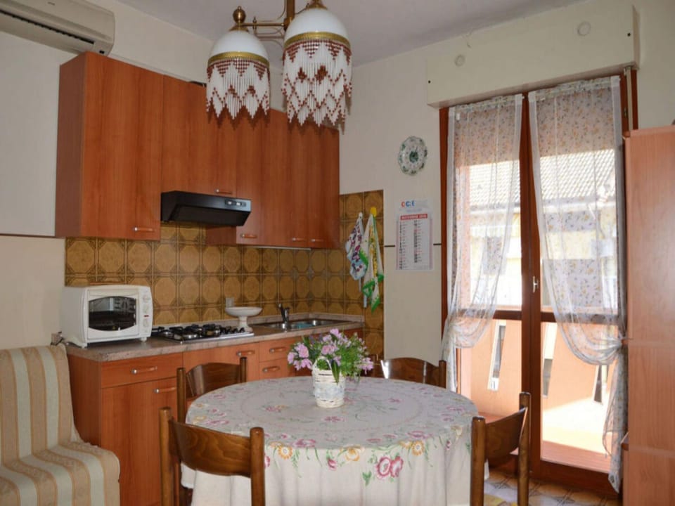Dining area, microwave, oven, kitchen